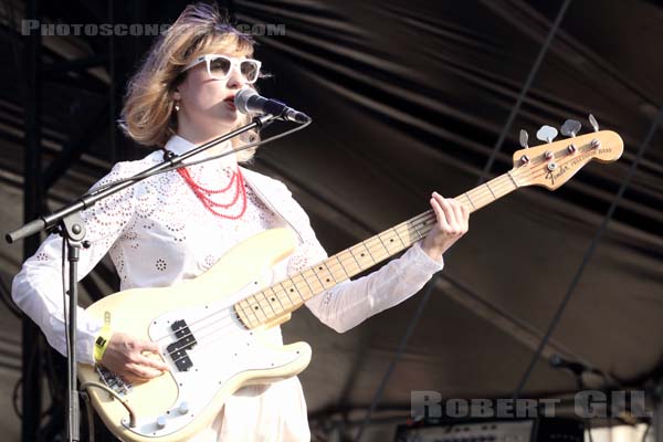 MELISSA LAVEAUX - 2013-07-19 - PARIS - Parvis de l'Hotel de Ville - 